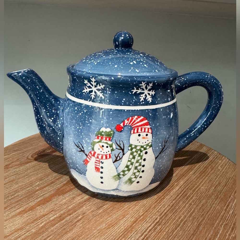 PACIFIC RIM BLIZZARD SNOWMAN TEAPOT 56 OZ SNOWMEN & SNOWFLAKES ON BLUE
